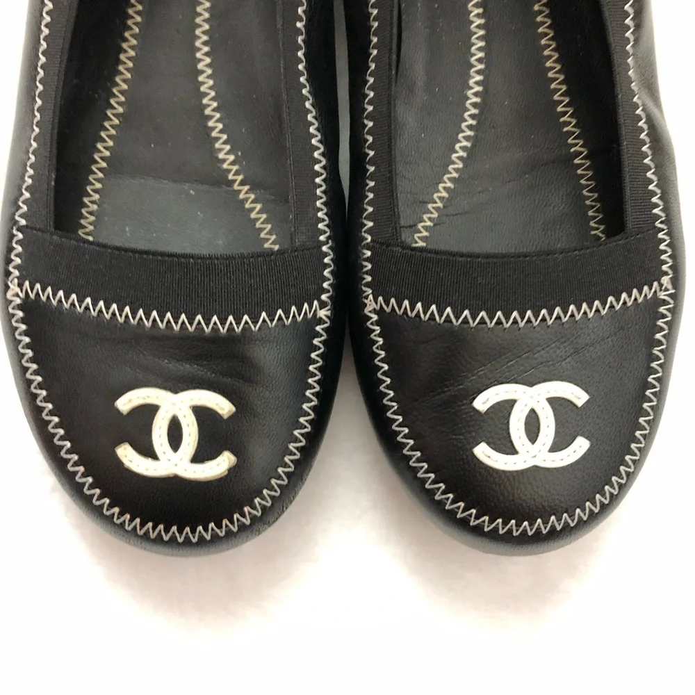 CHANEL leather moccasin